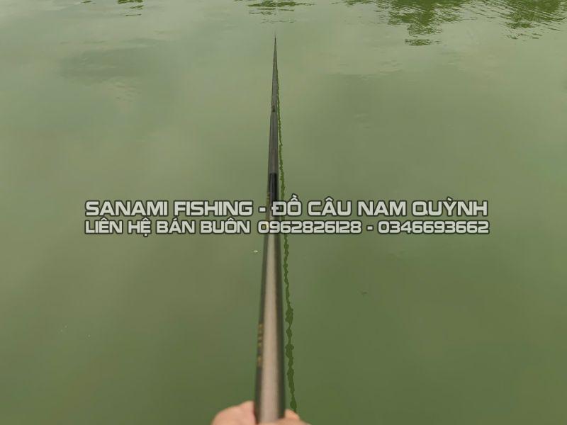 Cần câu đài trong bộ đồ câu
